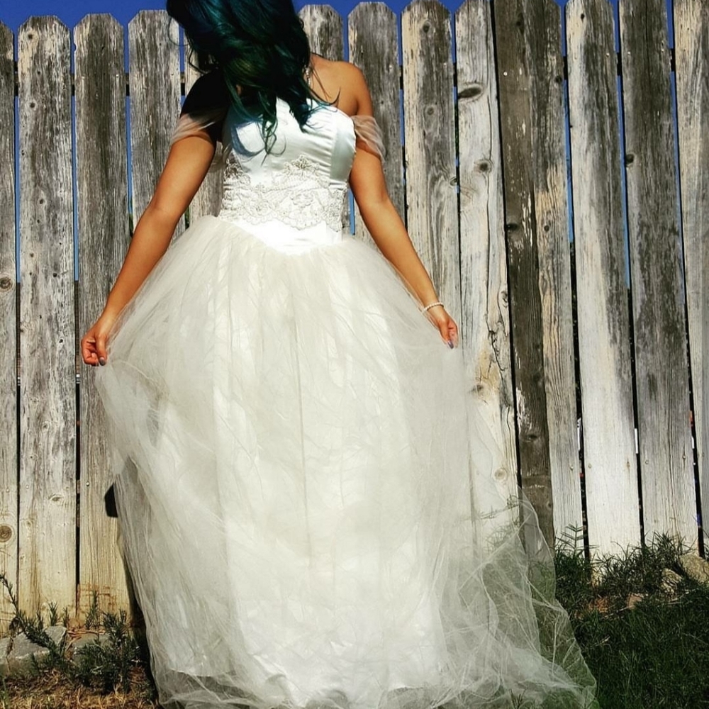 PRINCESS CORSET BALLGOWN SIZE 6